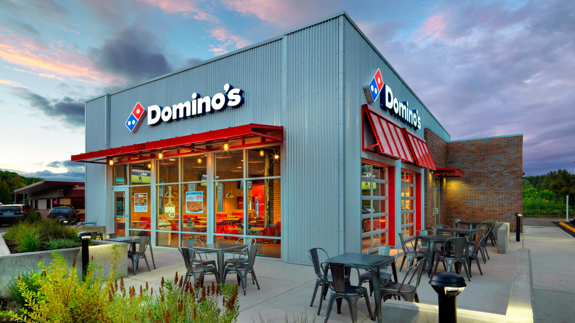   Image of a dominos outlet