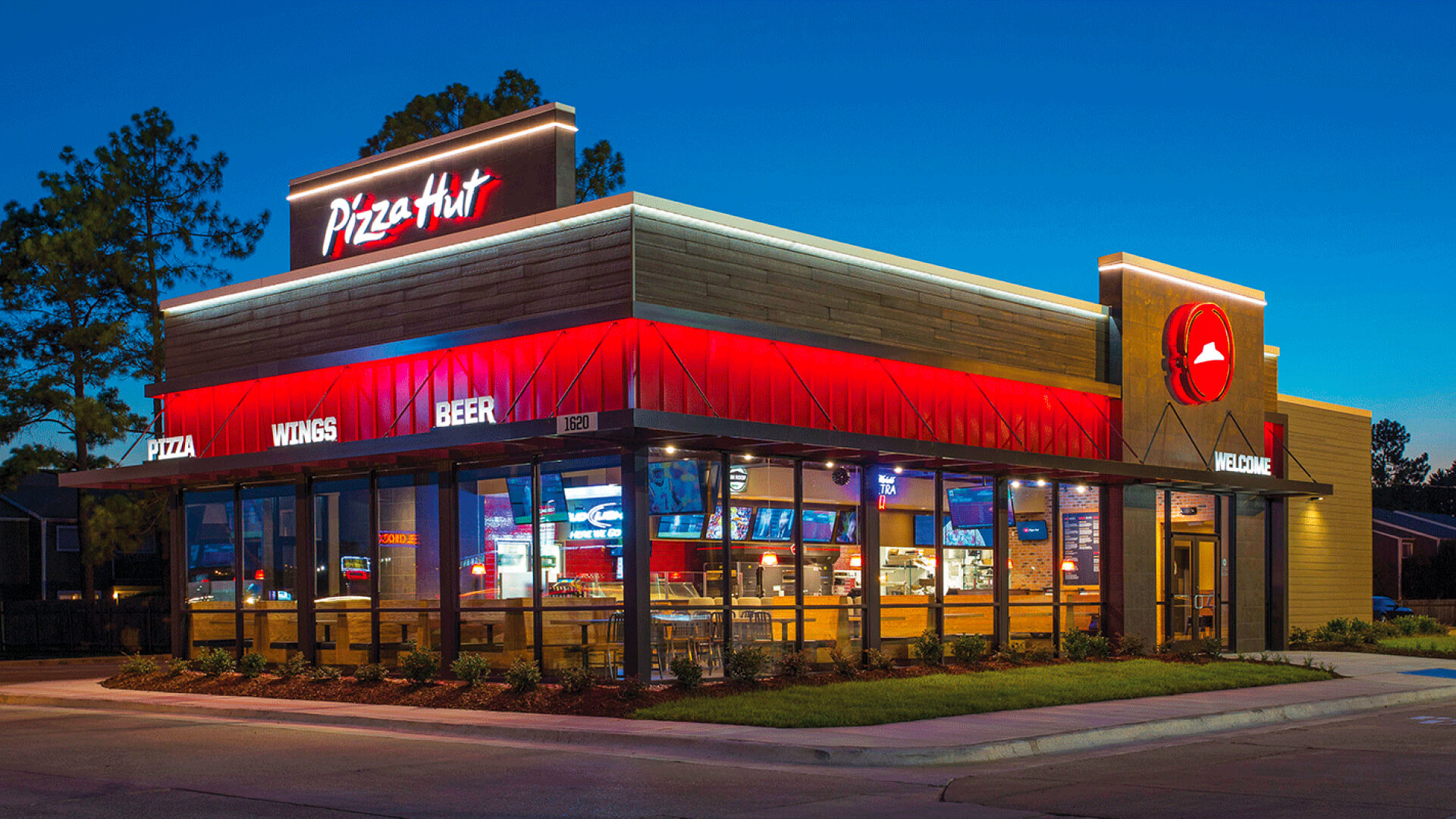   Image of a pizza hut outlet