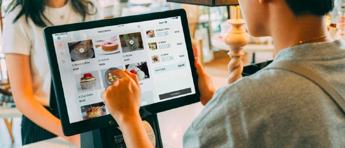 Square vs Clover: Which POS Fits Your Business Needs Better?