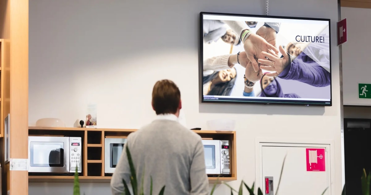 Promoting your office culture with workplace digital signage