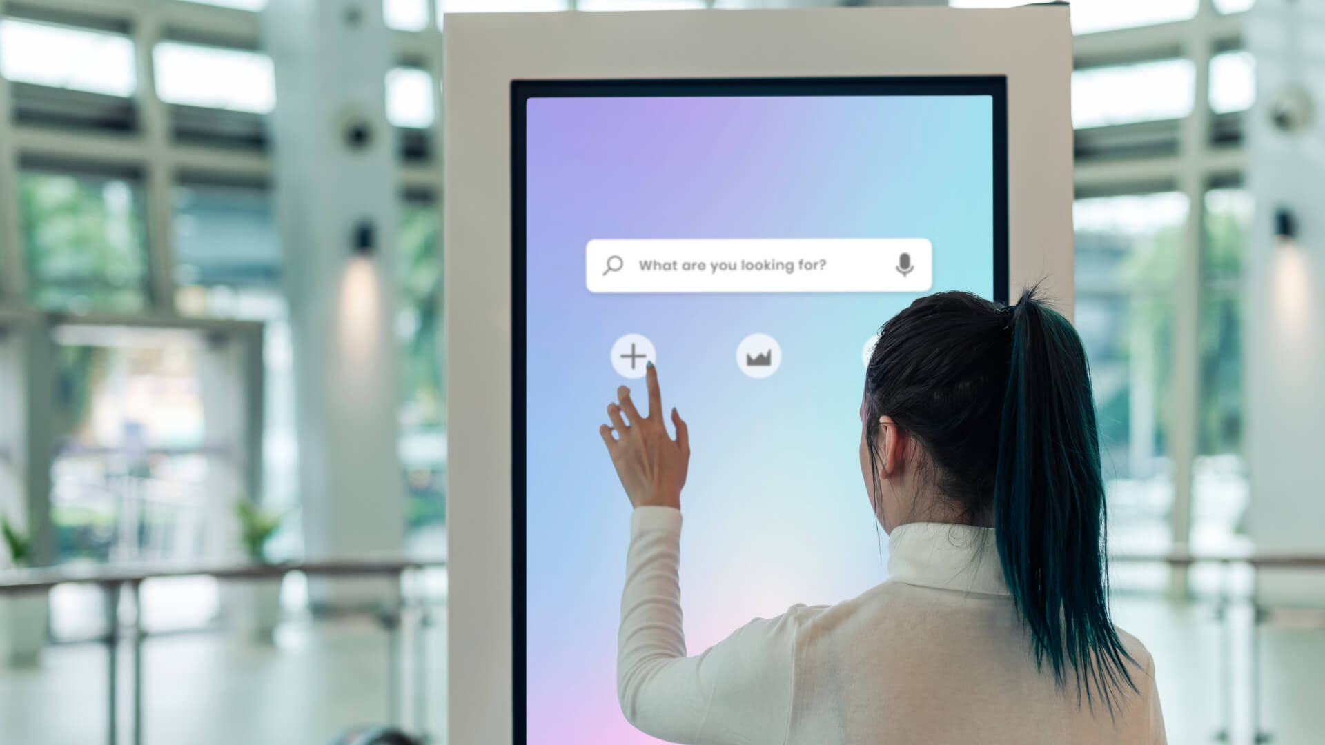 Enhancing the QSR experience with interactive digital signage.